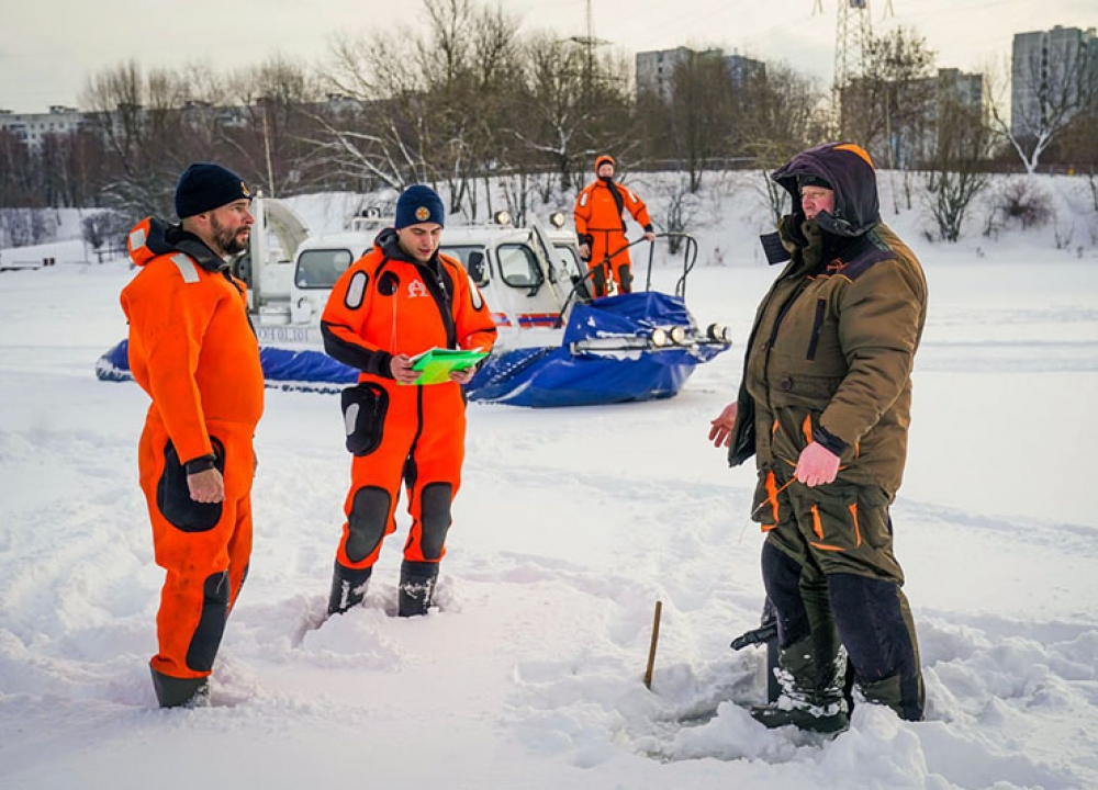 Московские спасатели усилили контроль безопасности на реках и водоемах из-за...