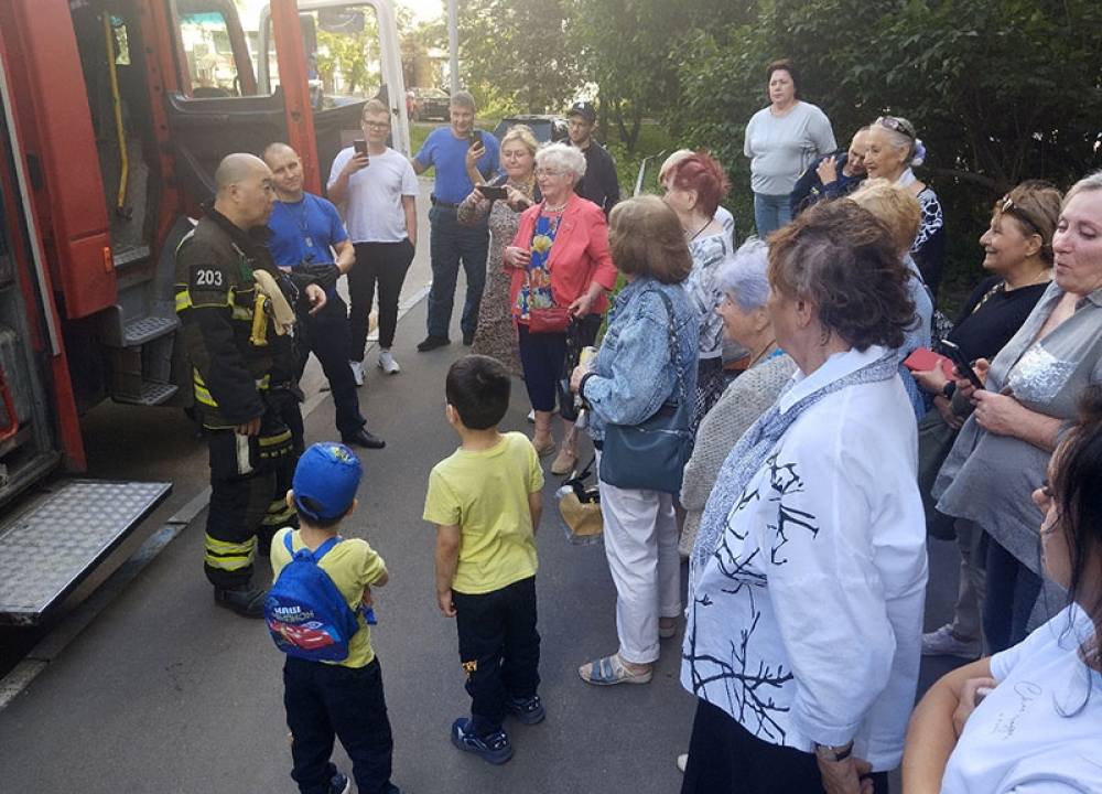 Пожарные провели занятие в Ясенево