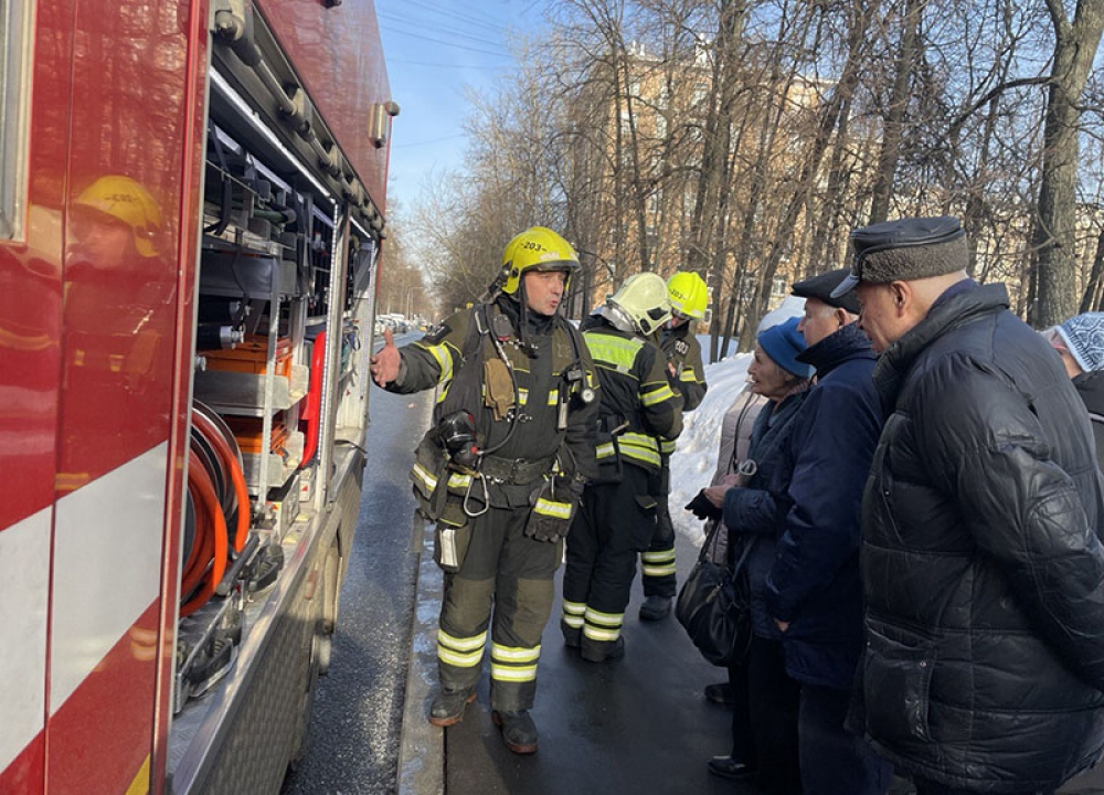 Показали машину спасения жителям Гагаринского района