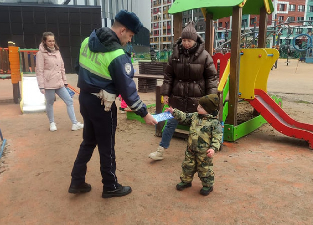 На юго-западе столицы автоинспекторы провели акцию «Безопасный двор»
