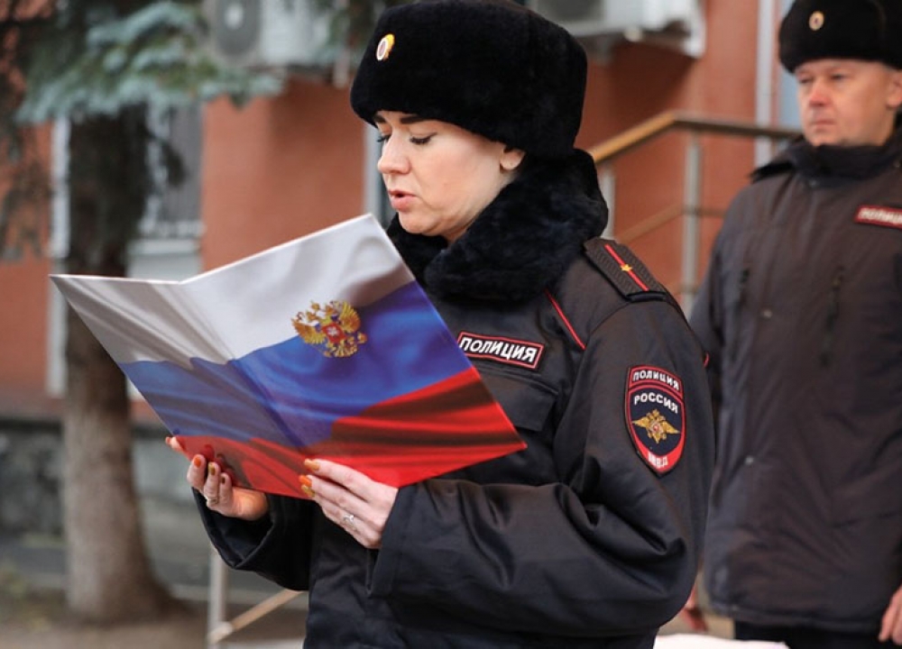 Молодые сотрудники полиции торжественно приняли присягу на плацу Управления внутренних...