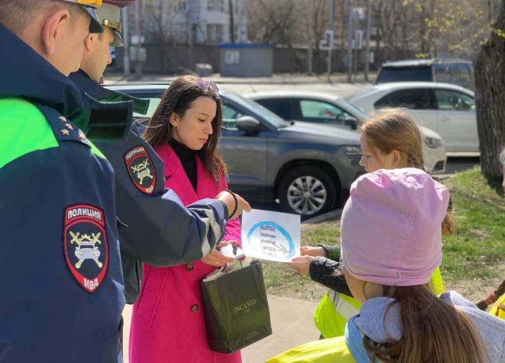 В Москве сотрудники Госавтоинспекции ЮЗАО и ЮИД продолжают проведение мероприятий,...