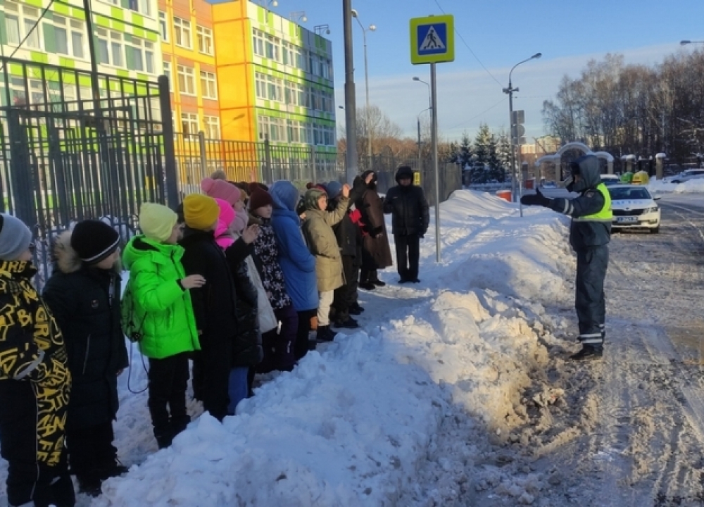 Автоинспекторы Юго-Западного округа Москвы провели экскурсию по безопасному маршруту для...